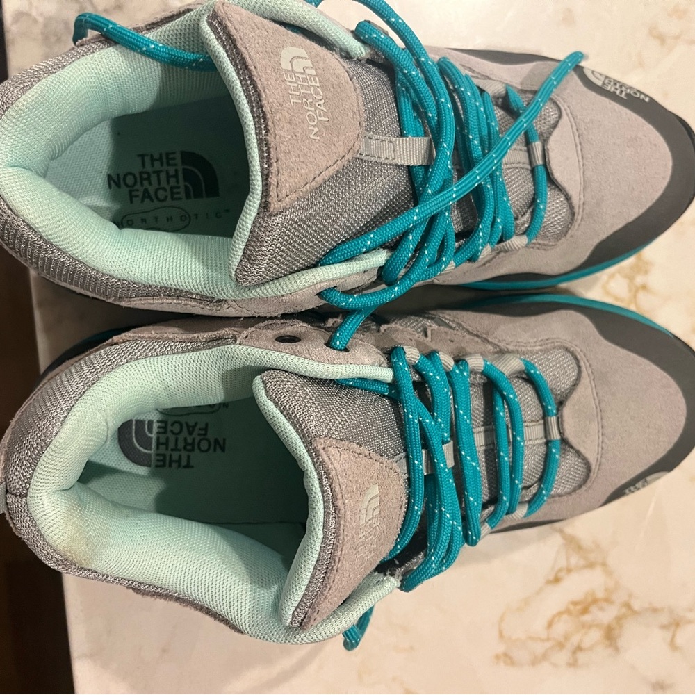 North face hiking shoes size 8. Wore one time . Very comfortable.